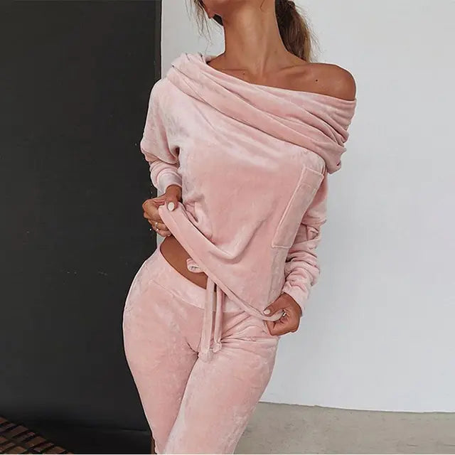 Off-the-Shoulder Velvet Pajama Set - Comfortable Jogging Style Sleepwear