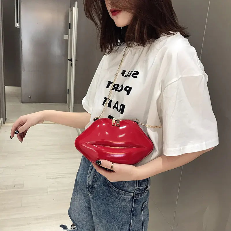 Mini-tassen voor vrouwen 2023 Nieuwe mode All-match dames schoudertas PU effen kleur rits crossbody lakleren lip chain tas