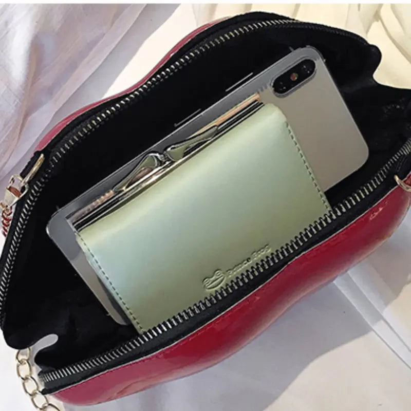 Mini-tassen voor vrouwen 2023 Nieuwe mode All-match dames schoudertas PU effen kleur rits crossbody lakleren lip chain tas