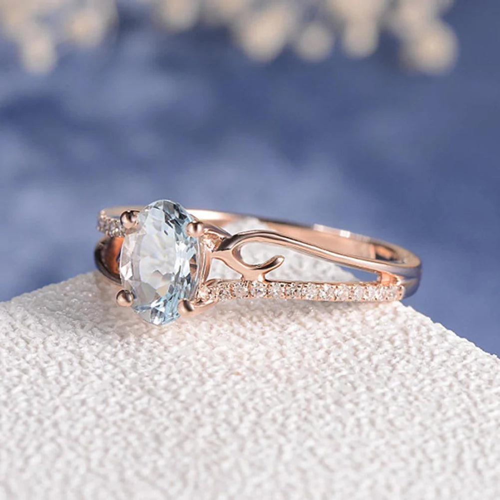 Alluring Aquamarine Ring – Elegant Jewellery with Sparkling Gemstone