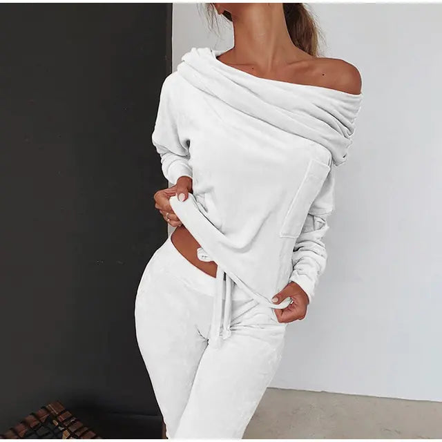 Off-the-Shoulder Velvet Pajama Set - Comfortable Jogging Style Sleepwear