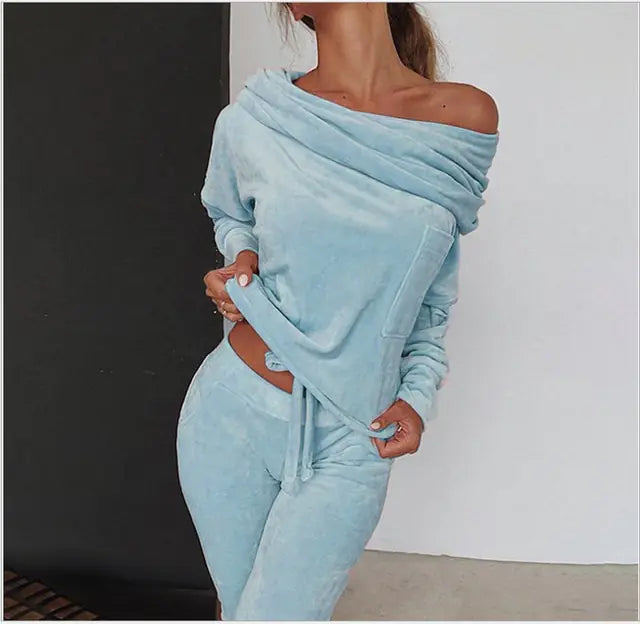 Off-the-Shoulder Velvet Pajama Set - Comfortable Jogging Style Sleepwear