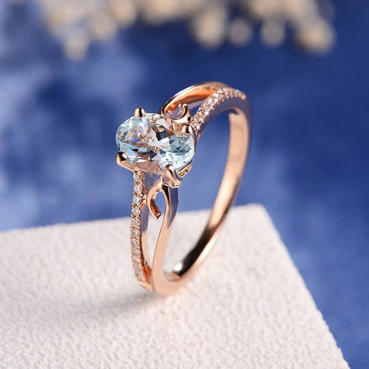 Alluring Aquamarine Ring – Elegant Jewellery with Sparkling Gemstone