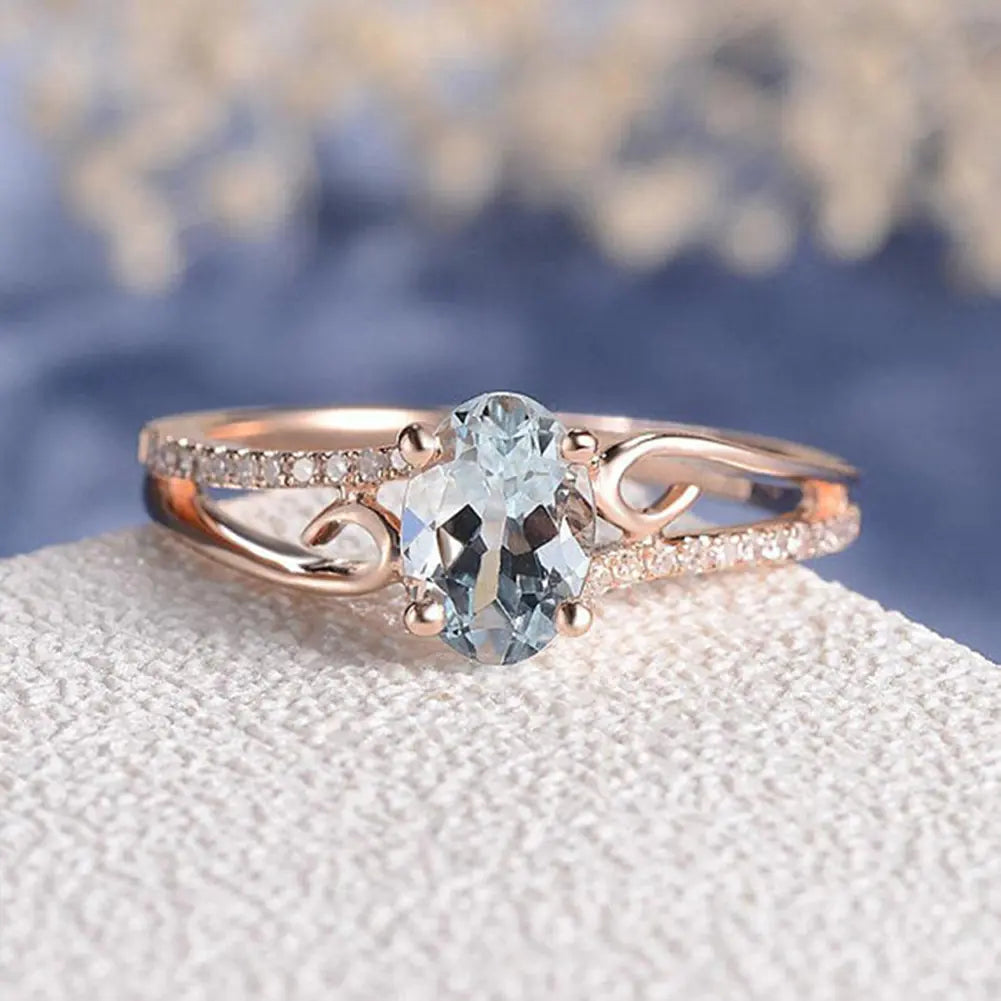 Alluring Aquamarine Ring – Elegant Jewellery with Sparkling Gemstone